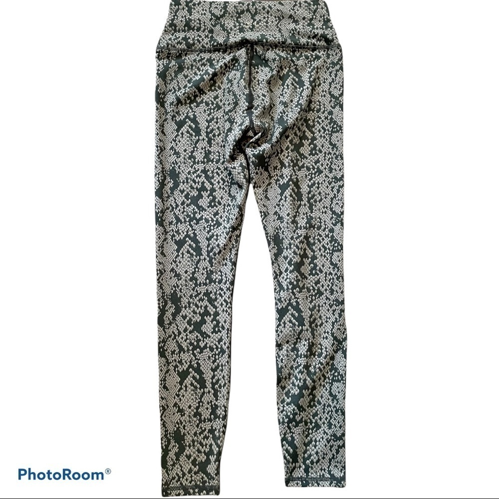 Varley snake print Century leggings small new - Picture 7 of 14